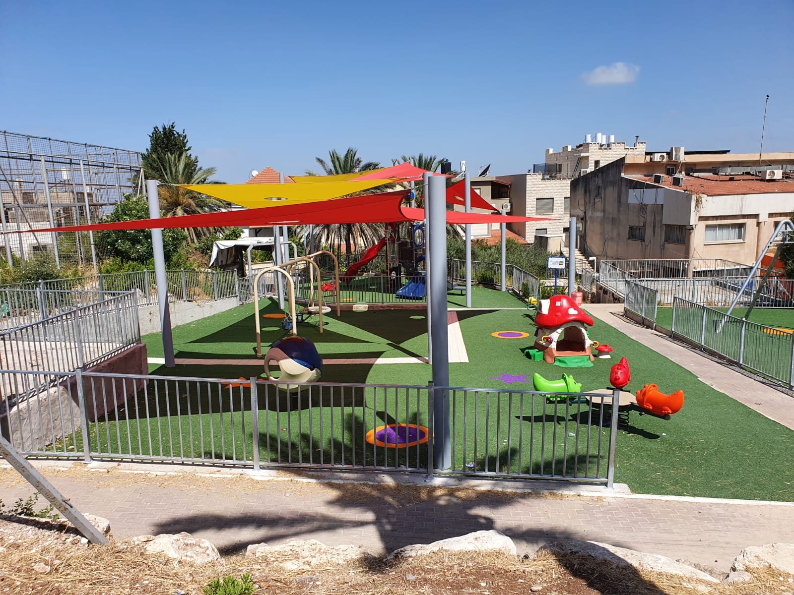 إقامة منتزهات وحدائق وتجديد بعضها في احياء الناصرة-0