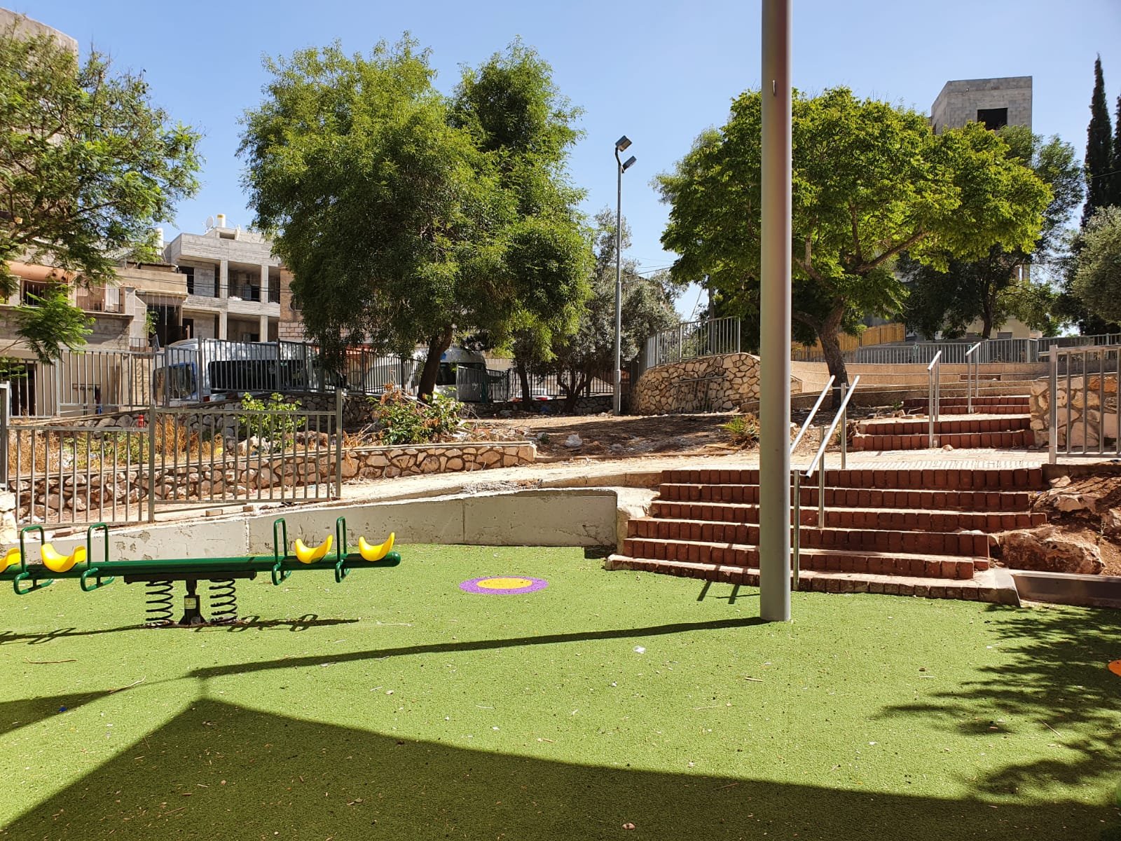 إقامة منتزهات وحدائق وتجديد بعضها في احياء الناصرة-10