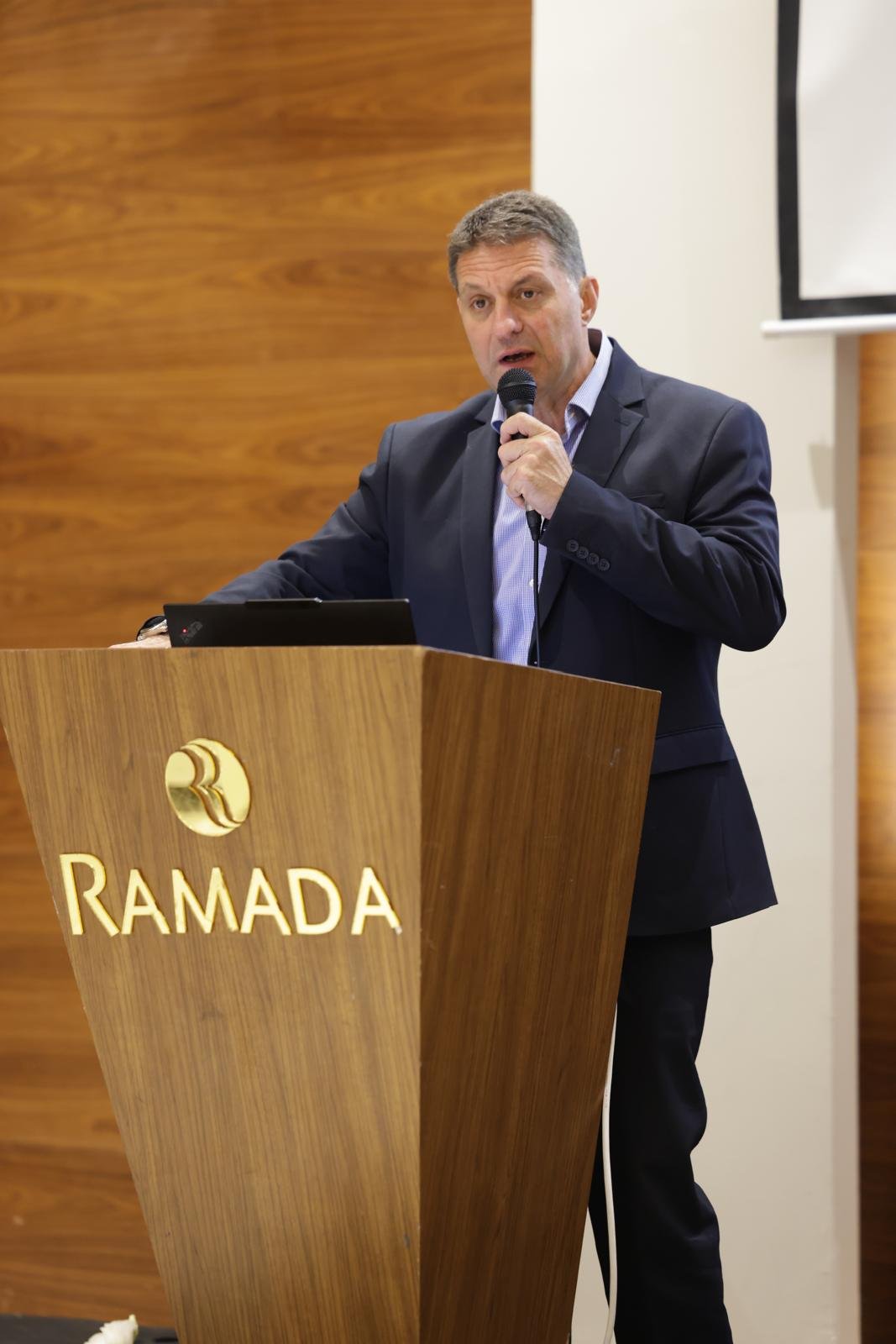 "مفو عمكيم" تجمع رؤساء السلطات المحلية في مؤتمر تخطيط مشترك نحو تنمية متكاملة ومستقبل أفضل-10