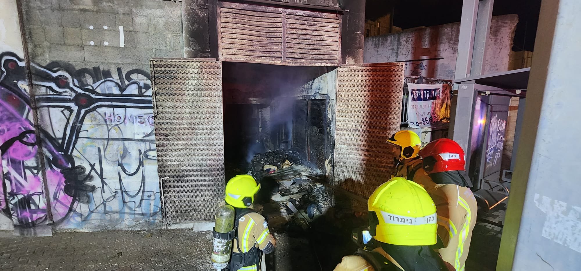 اصابة شخص اثر اندلاع حريق بمبنى مهجور في حيفا-3