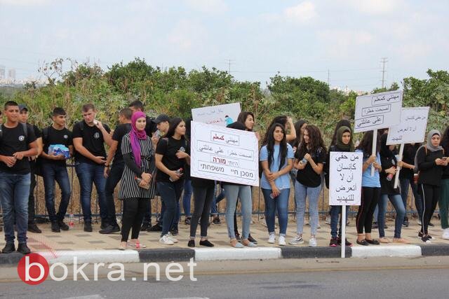 جلجولية: وقفة احتجاجية تضامنا مع درهكان ريان بعد اطلاق النار على منزلها-1
