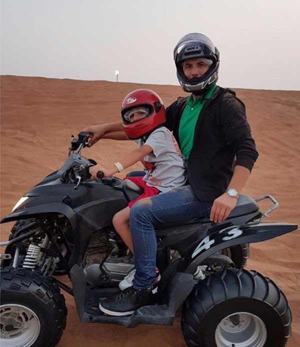 باسل خياط في مغامرة مع ابنه في الصحراء-0