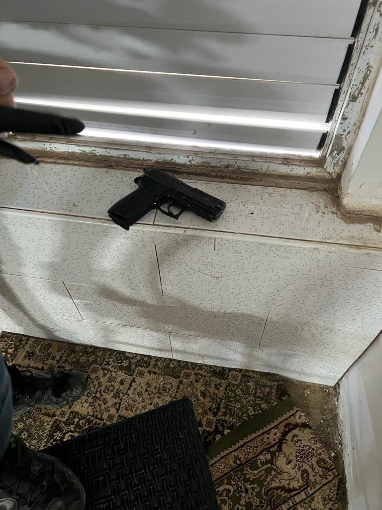 الشرطة: ضبطنا اسلحة في مسجد في رهط-1