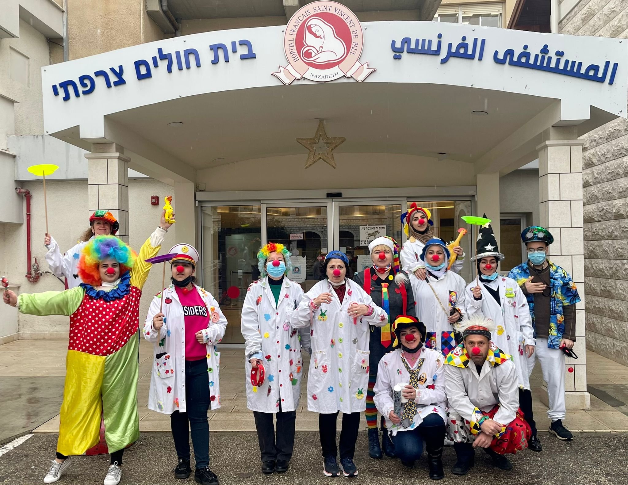 طلاب الفوج الأول من مدرسة التهريج الطبي شنايدر بزيارة للمستشفى الفرنسي في الناصرة-2
