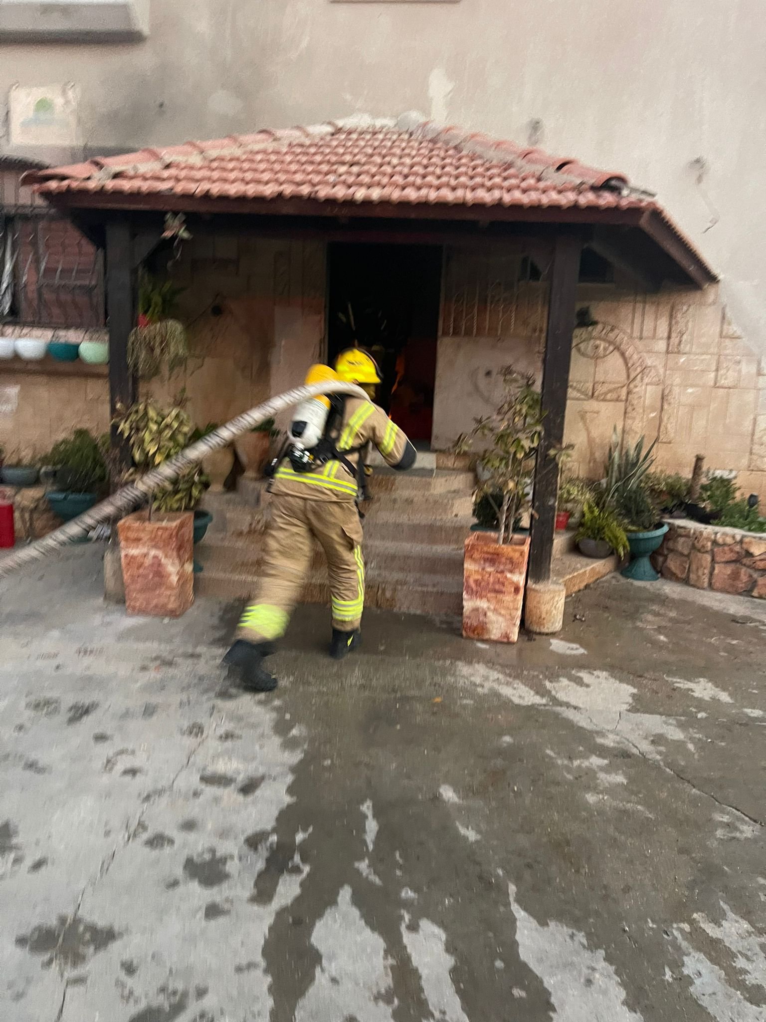 اكسال: اندلاع حريق في منزل يسفرعن 5 اصابات بينهم اصابة خطيرة لسيدة (50 عاما)-1