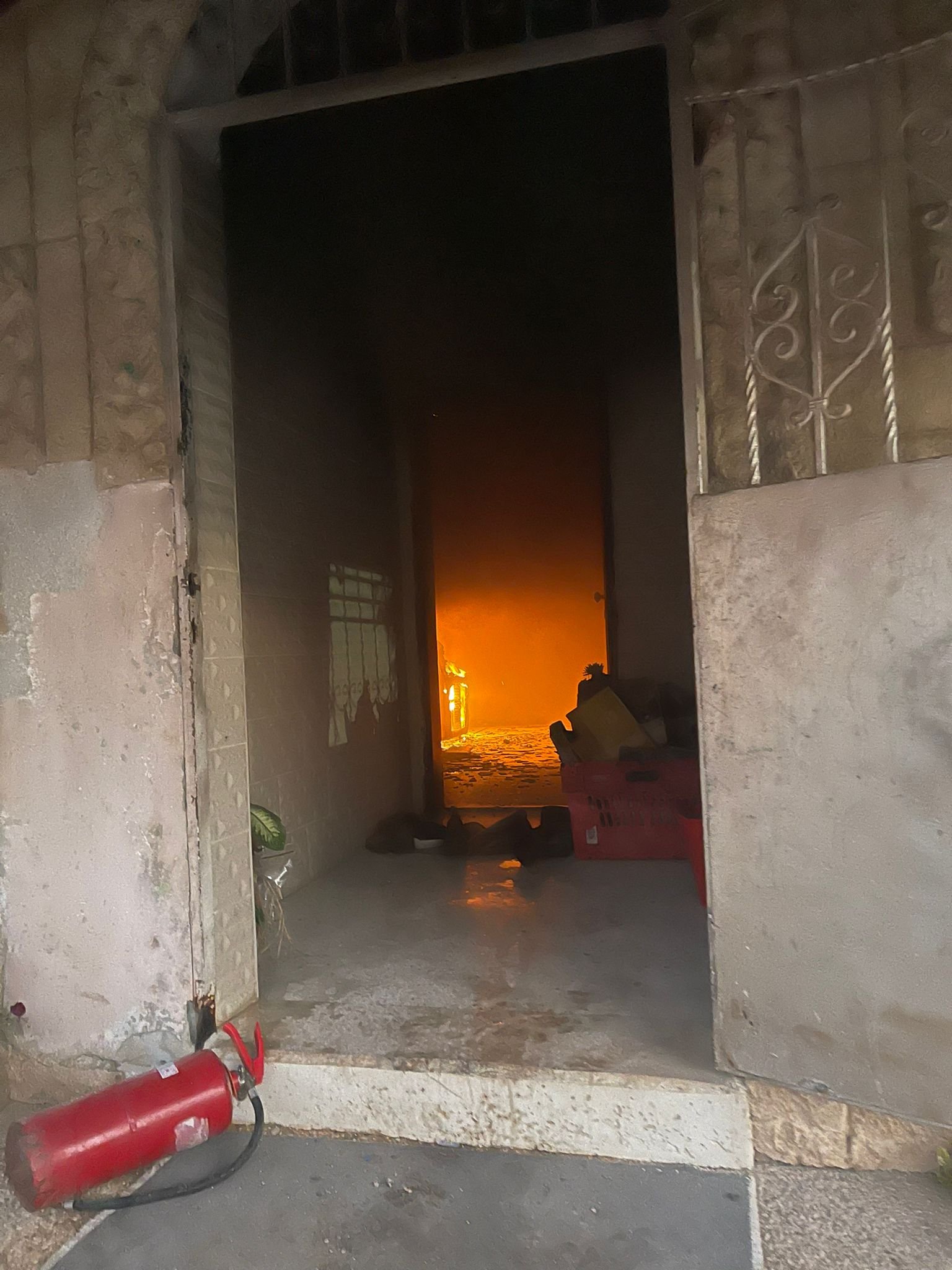 اكسال: اندلاع حريق في منزل يسفرعن 5 اصابات بينهم اصابة خطيرة لسيدة (50 عاما)-2