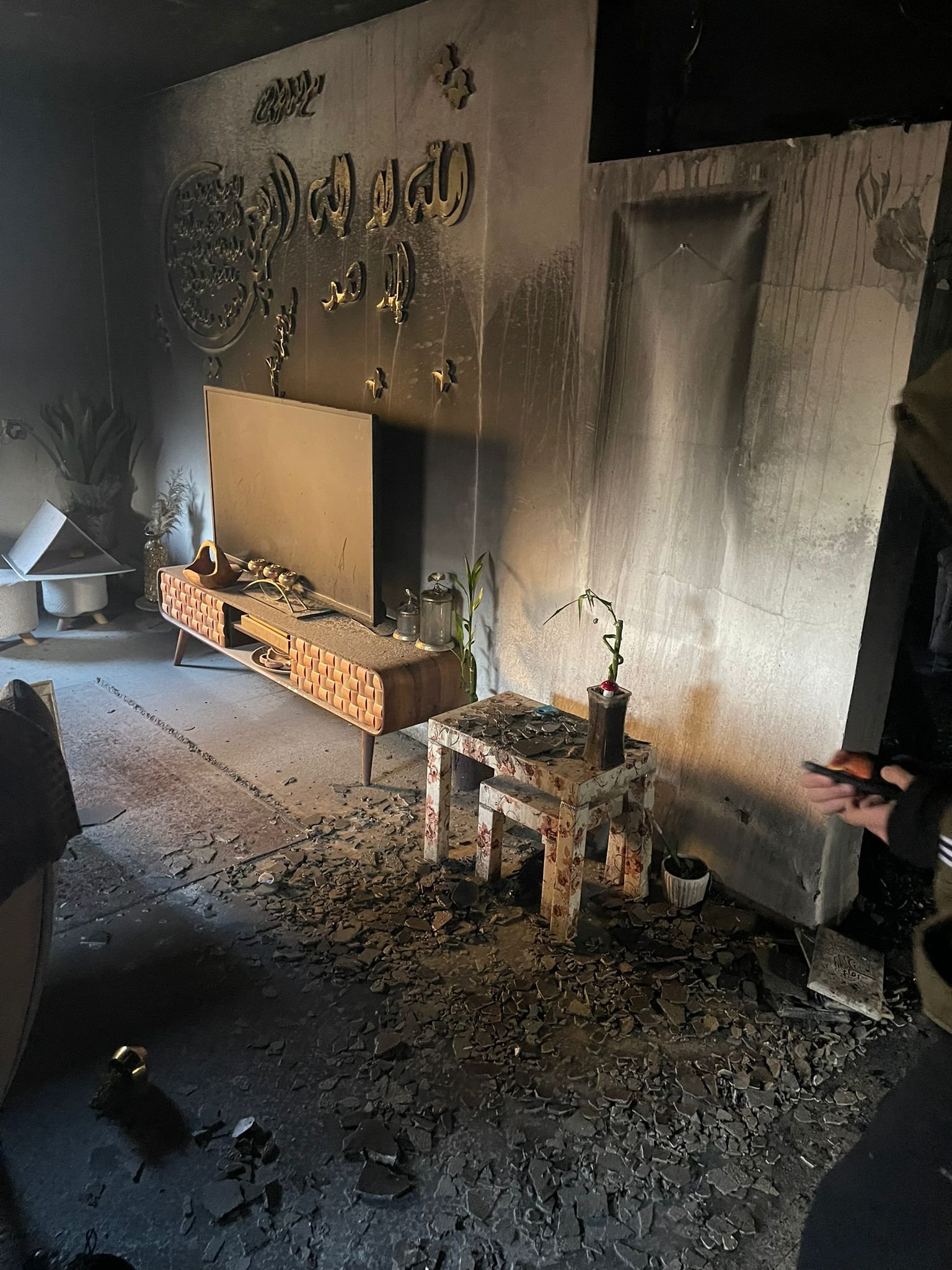 اكسال: اندلاع حريق في منزل يسفرعن 5 اصابات بينهم اصابة خطيرة لسيدة (50 عاما)-3