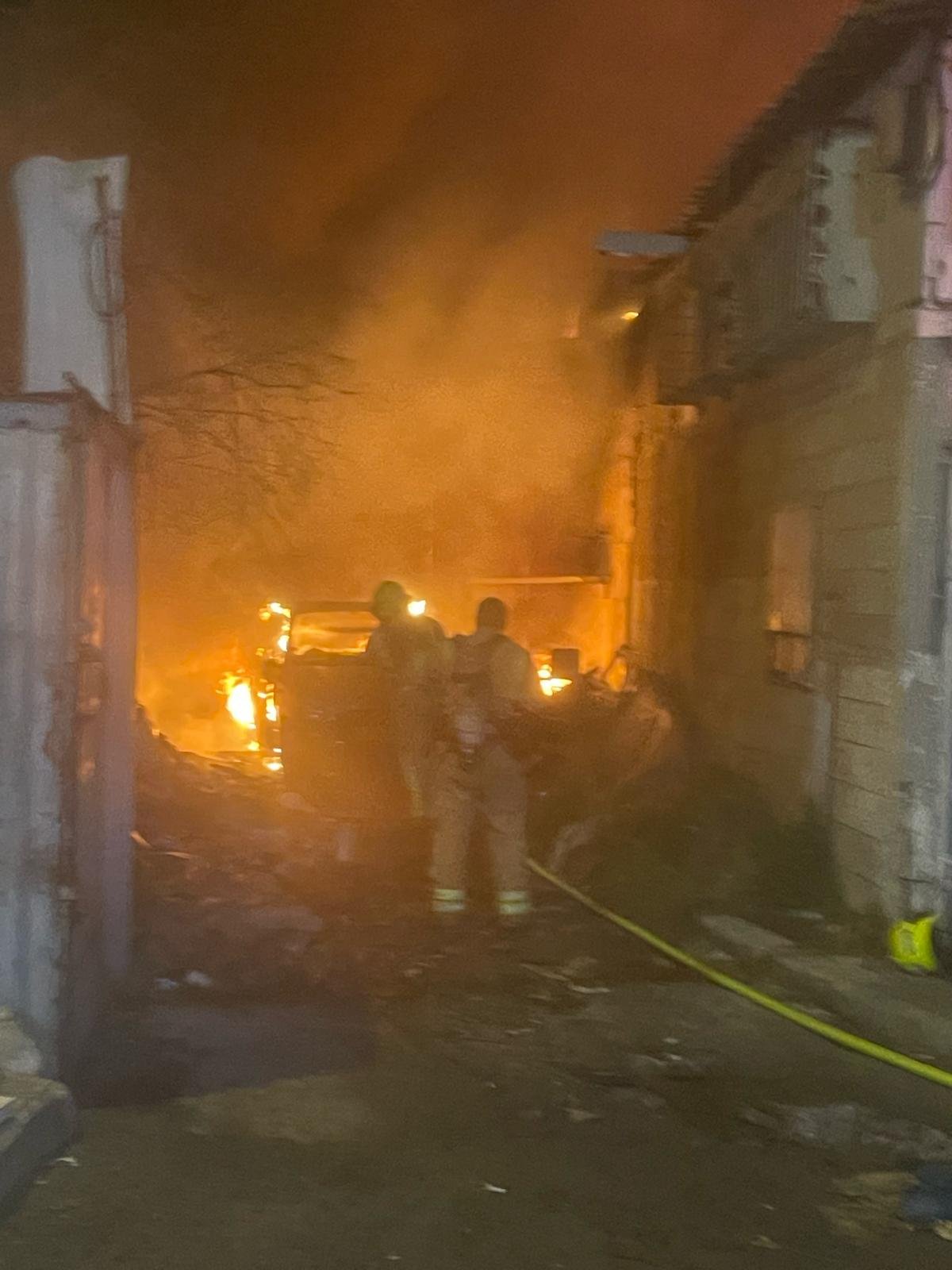 حيفا:حريق في مبنى صناعي وكراج للسيارات.-3