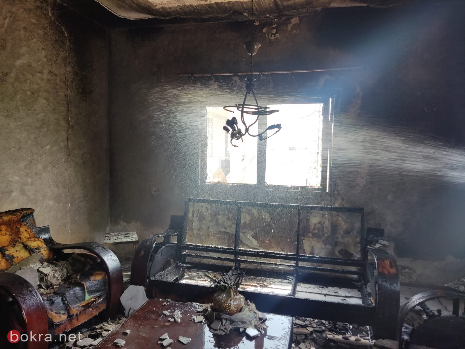 اندلاع حريق داخل منزل في قرية عارة-1
