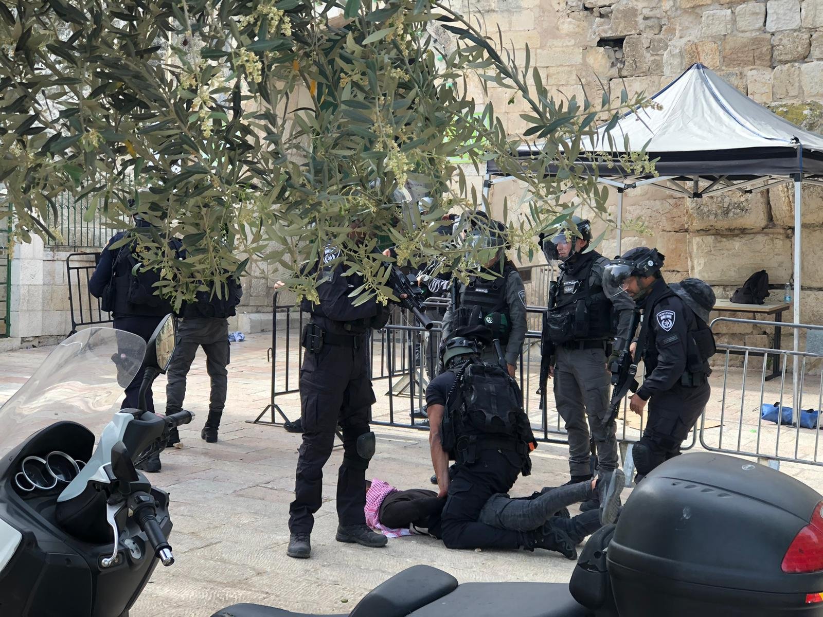 مواجهات عنيفة في القدس- والشرطة تغلق شوارع المدينة استعدادًا لمسيرة المستوطنين-0