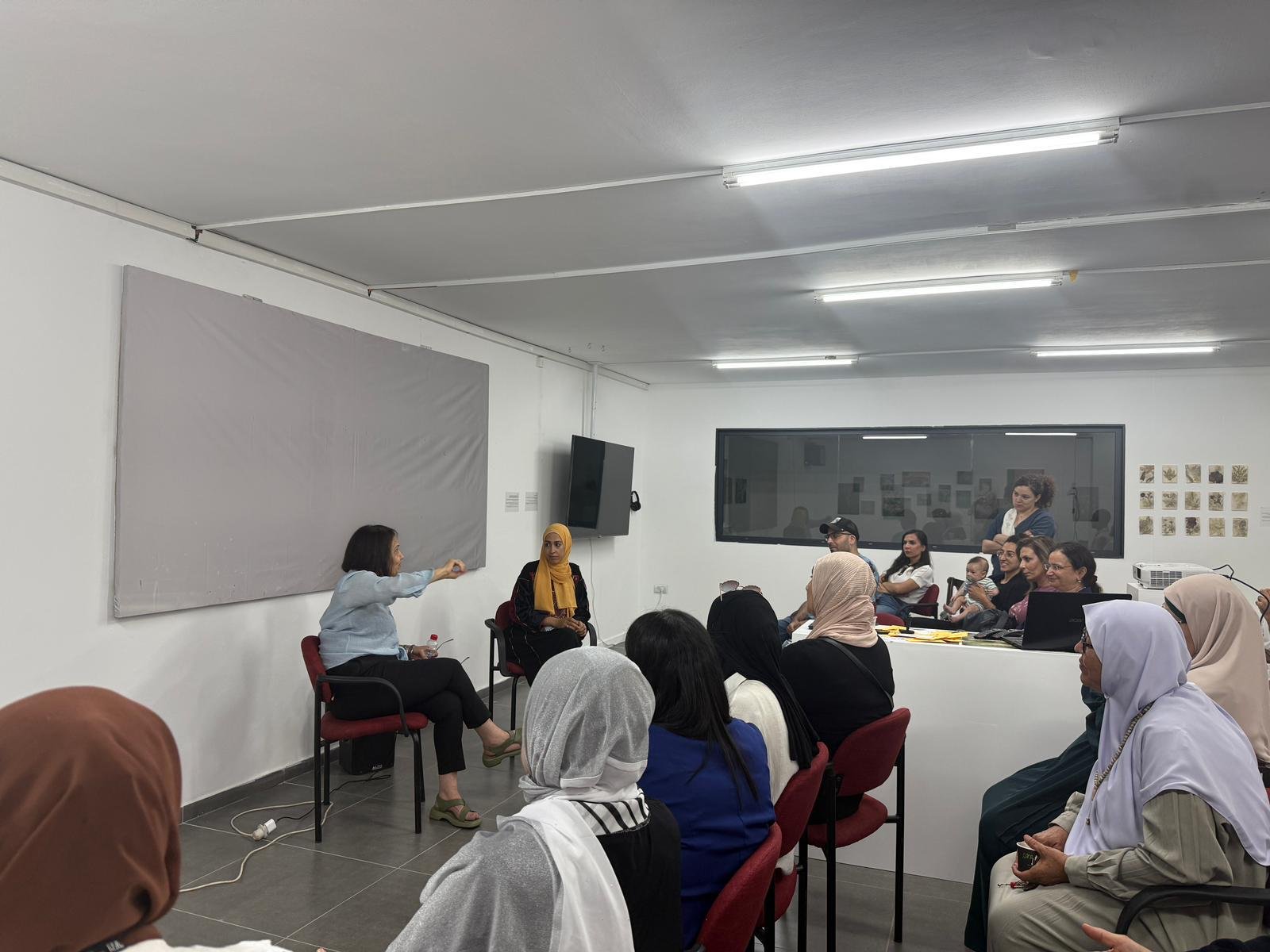 الطيبة تحتضن العرض الأول للفيلم الوثائقي *"أمومة مستعمَرة"-5