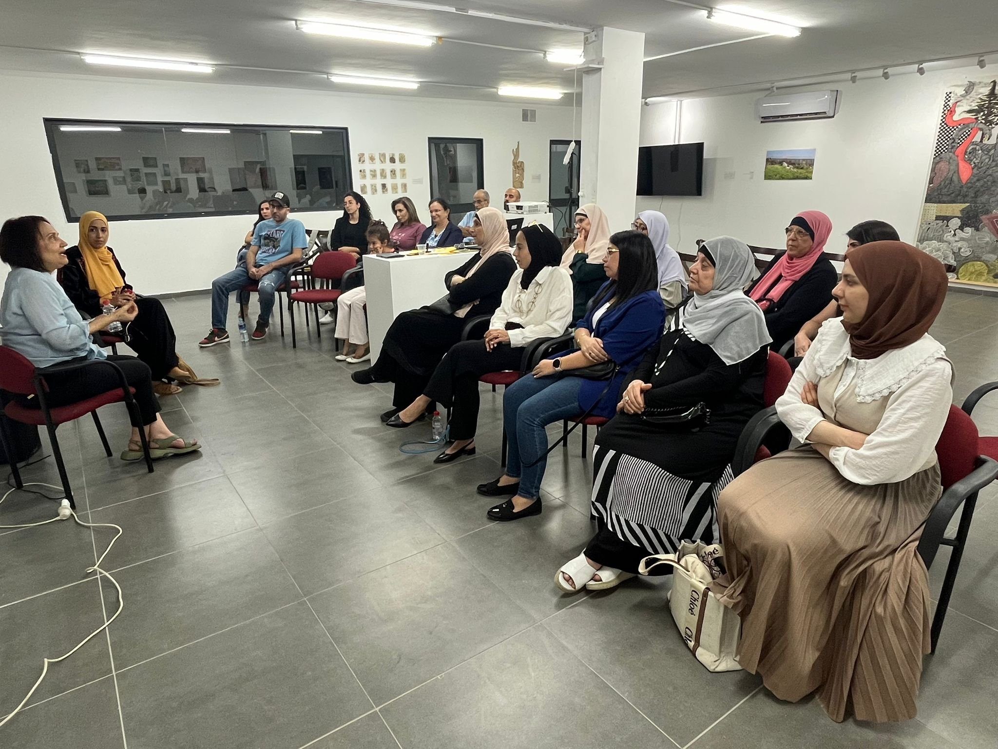 الطيبة تحتضن العرض الأول للفيلم الوثائقي *"أمومة مستعمَرة"-6