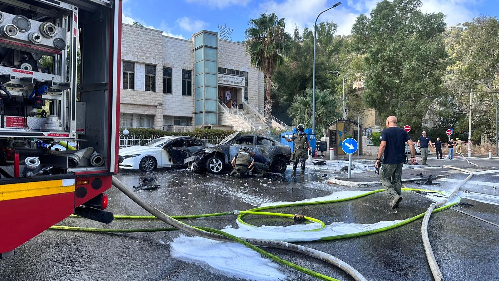 بالفيديو: انفجار مركبة في مدينة حيفا وامتداد النيران لمركبة بجانبها.-9