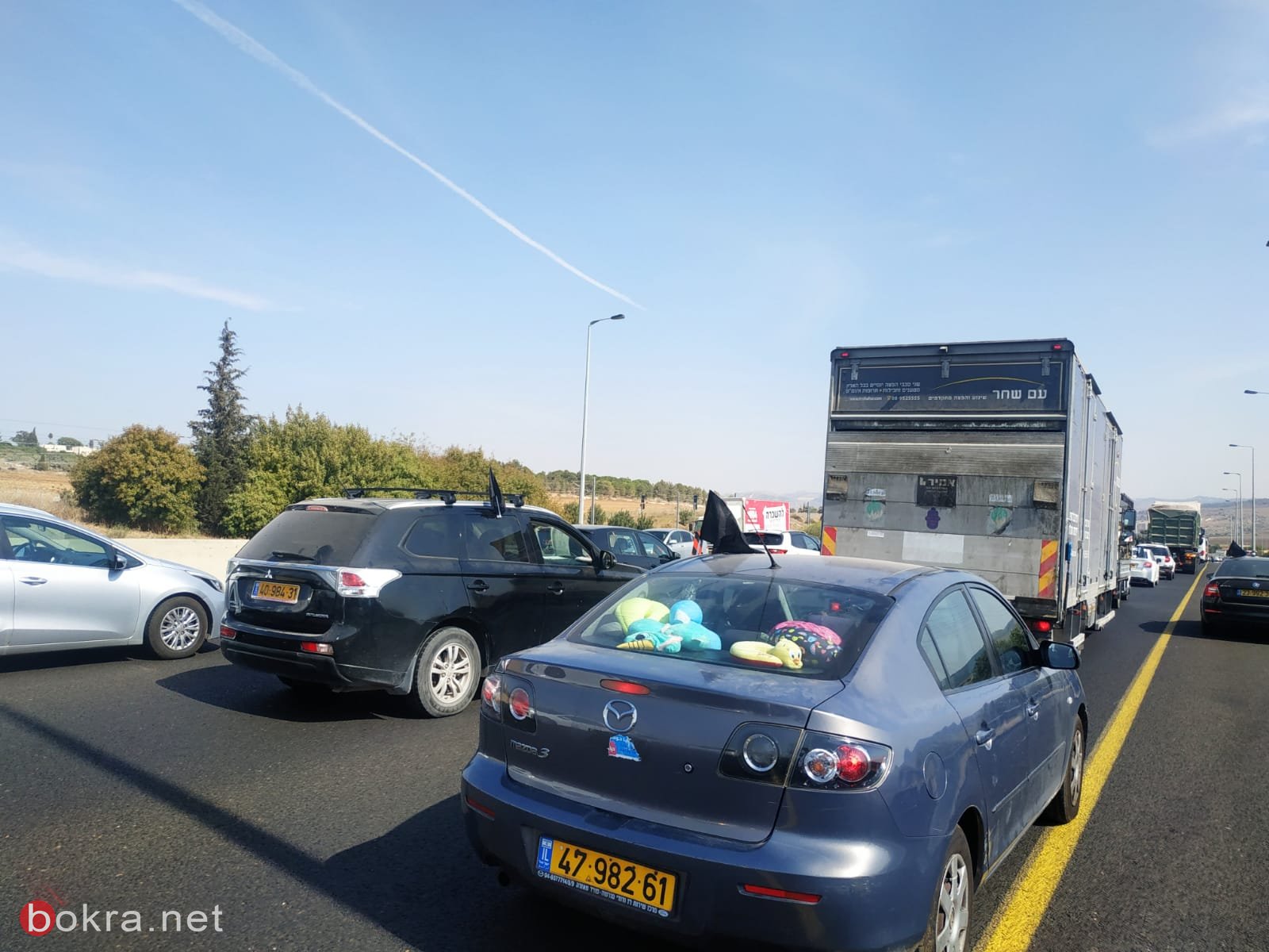 مسيرة السيارات تشلّ شارع 6 وتصل منطقة القدس .. نحو الف مركبة-16