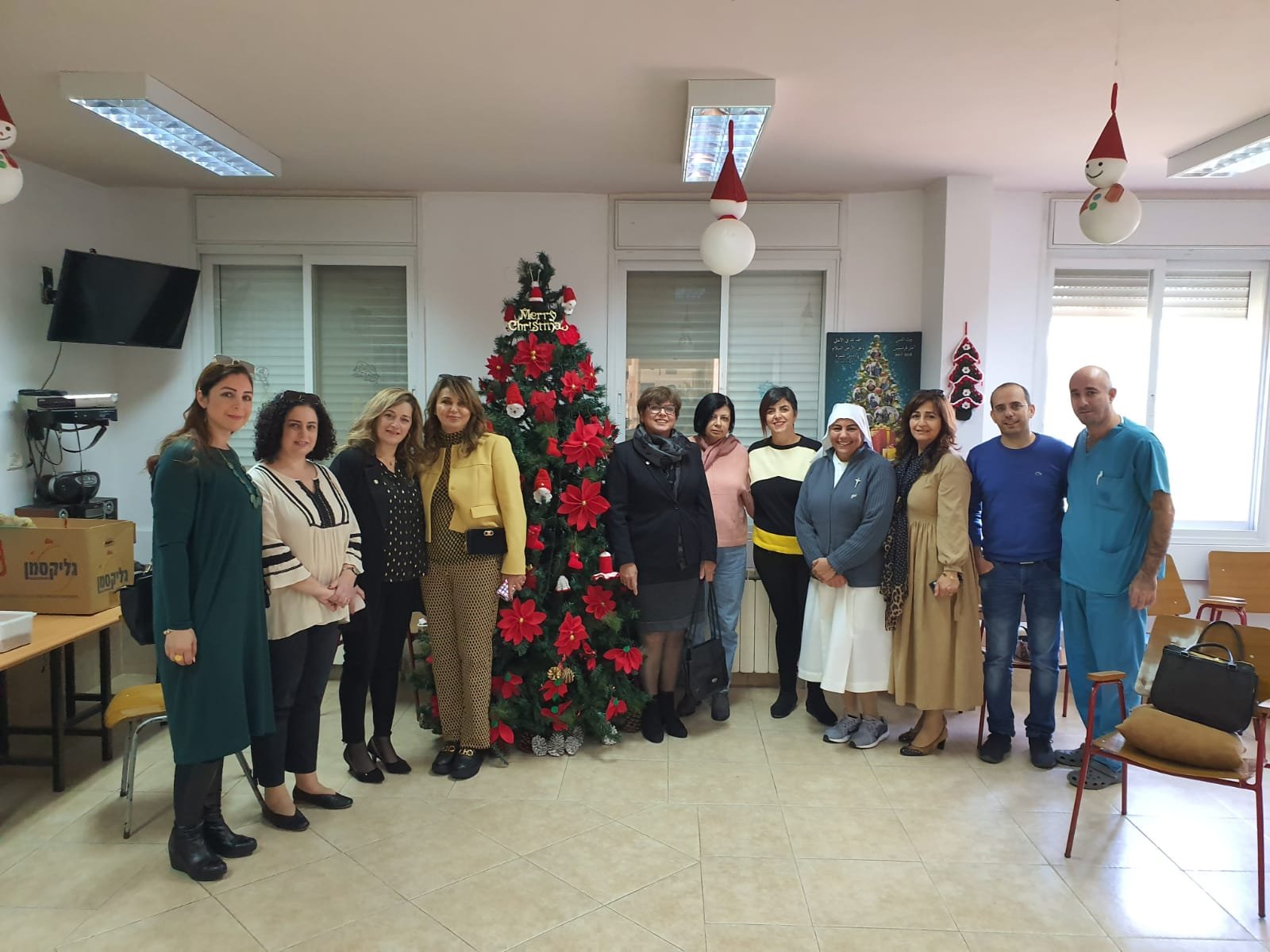 سفيرات مستشفى الناصرة الإنجليزي في جولة زيارات خاصة لمؤسسات طبية في الناصرة بمناسبة الأعياد المجيدة-7