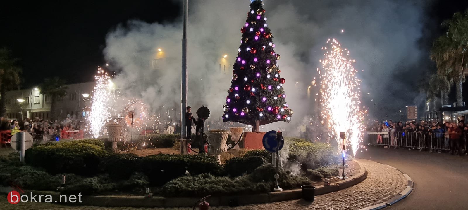 صور رائعة من احتفال عكا بإضاءة شجرة الميلاد-0