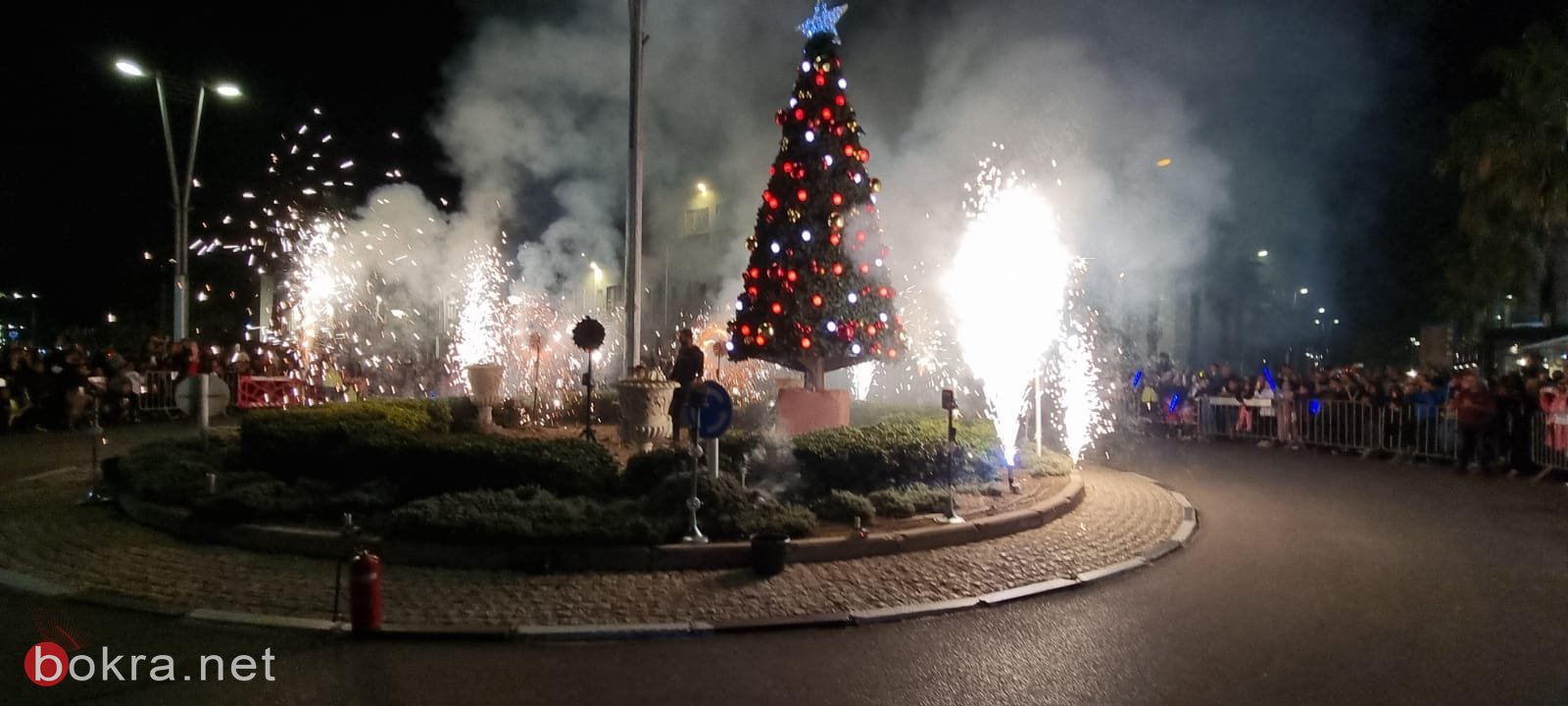 صور رائعة من احتفال عكا بإضاءة شجرة الميلاد-1