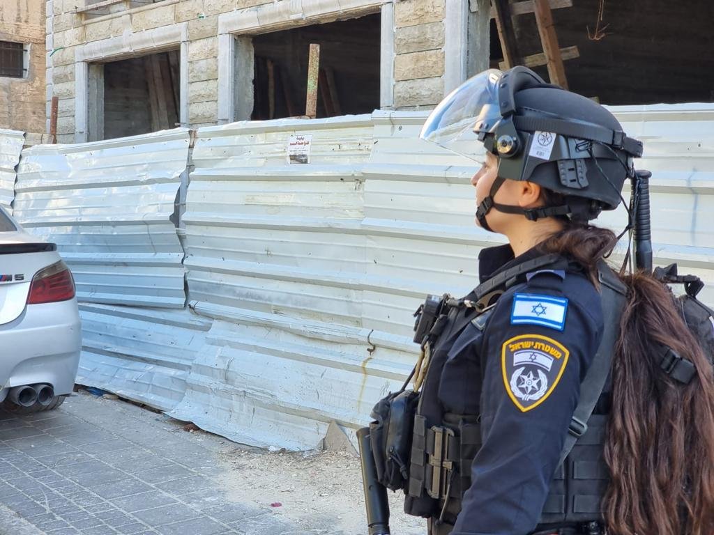 اعتقال 3 مشتبهين من شرقي القدس، للإشتباه بقيامهم بإلقاء زجاجات حارقة، بإتجاه قوات الشرطة والمنازل اليهودية-7
