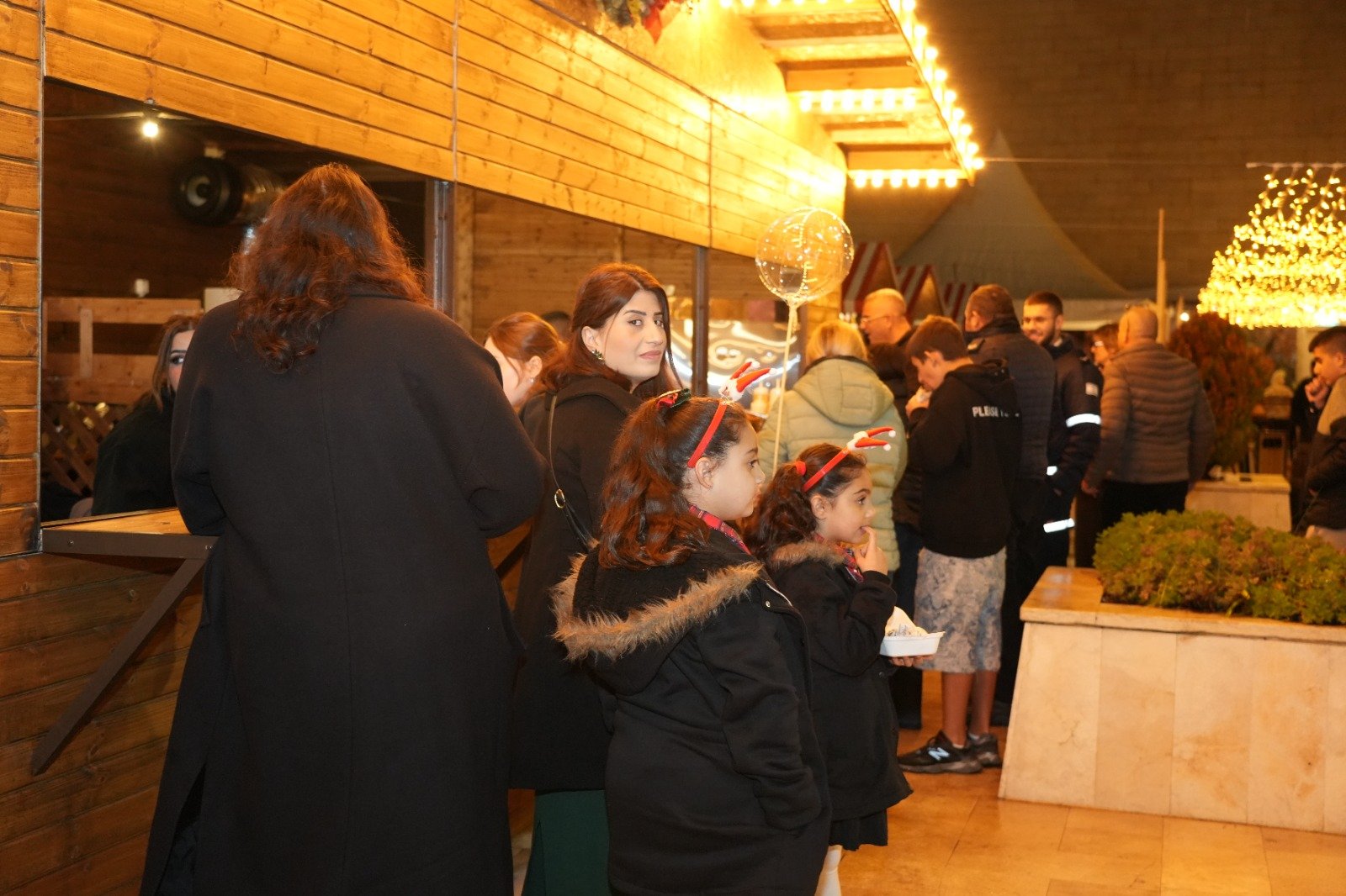 بأجواء ميلادية مميزة .. افتتاح فعاليات كريسماس ماركت في فندق جولدن كراون – الناصرة-12