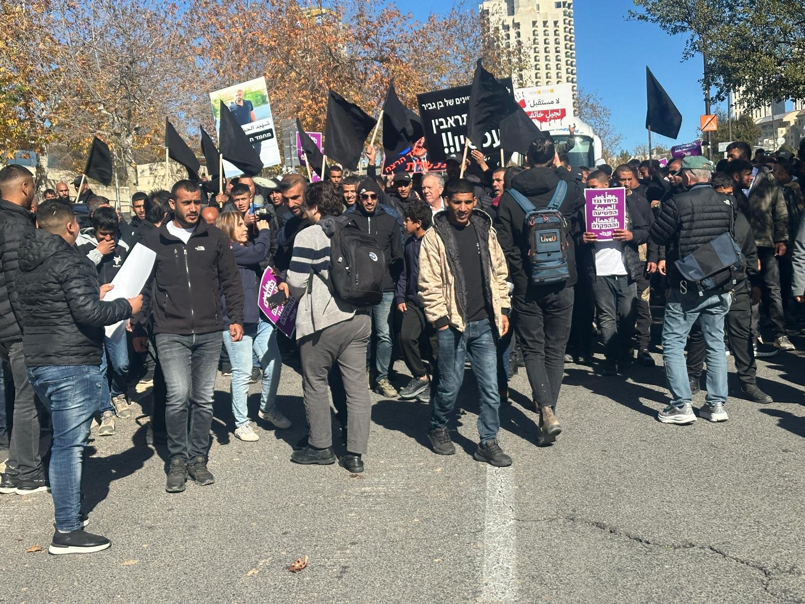 القدس: مئات المتظاهرين أمام مكتب رئيس الحكومة  تحت شعار: "مظاهرة الغضب: لوقف الجريمة والمجازر في المجتمع العربي-4