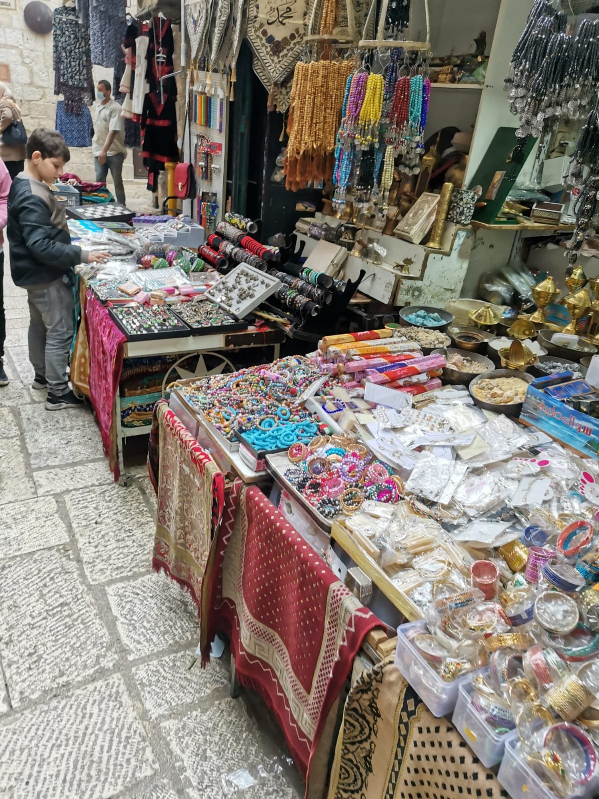 أسواق القدس تعج بزوار الداخل الفلسطيني عشية شهر رمضان المبارك-1