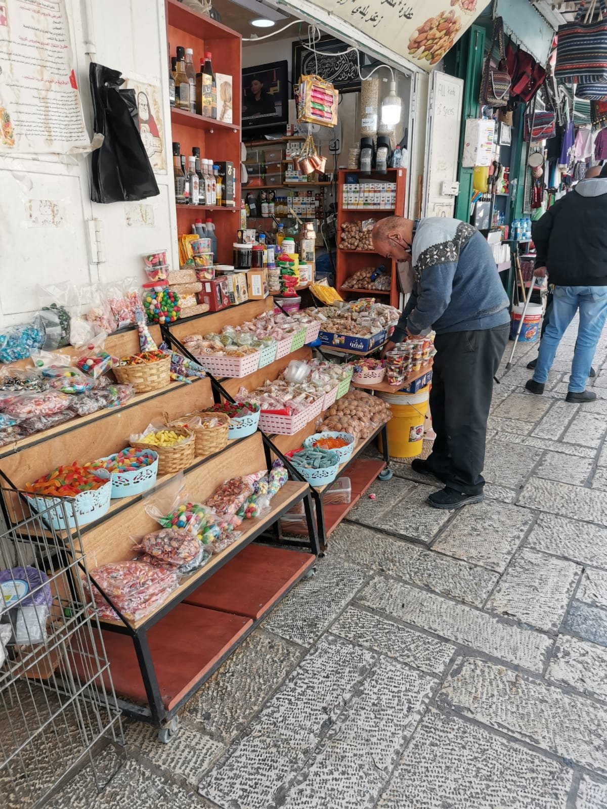 أسواق القدس تعج بزوار الداخل الفلسطيني عشية شهر رمضان المبارك-5