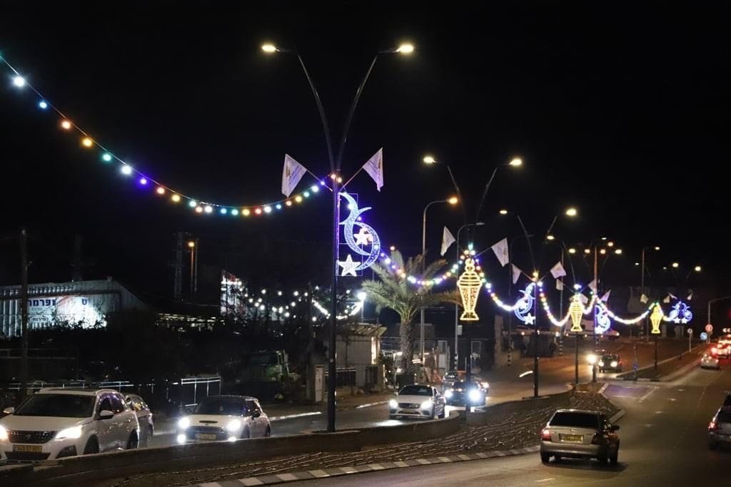 مجلس محلي كفرقرع يبدأ بتزيين الشوارع والحارات استقبالاً لشهر رمضان‎-5