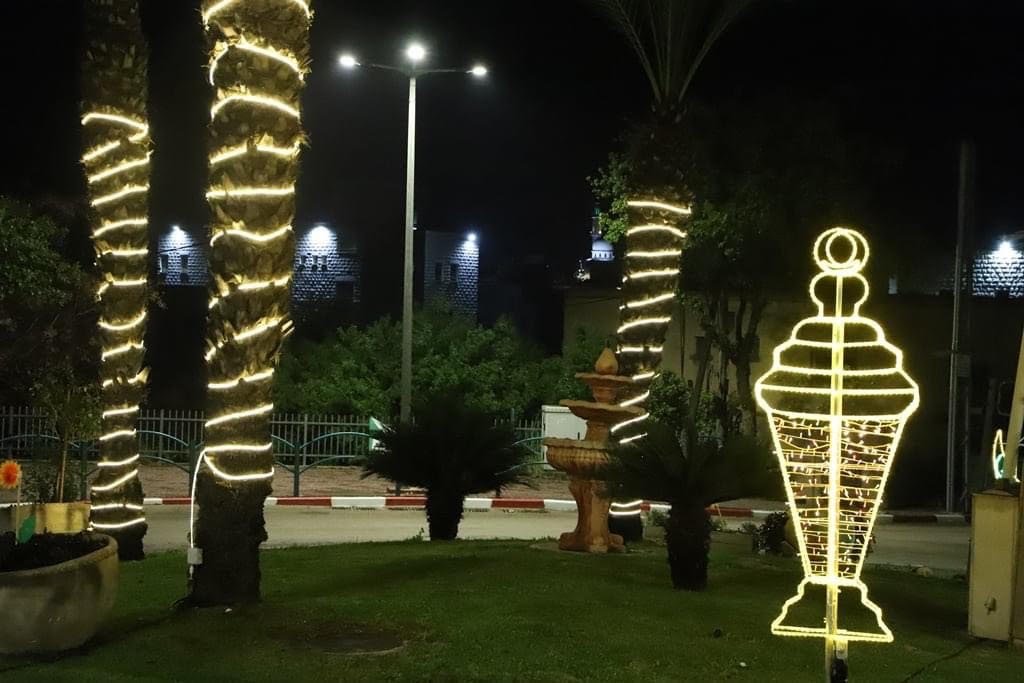 مجلس محلي كفرقرع يبدأ بتزيين الشوارع والحارات استقبالاً لشهر رمضان‎-6