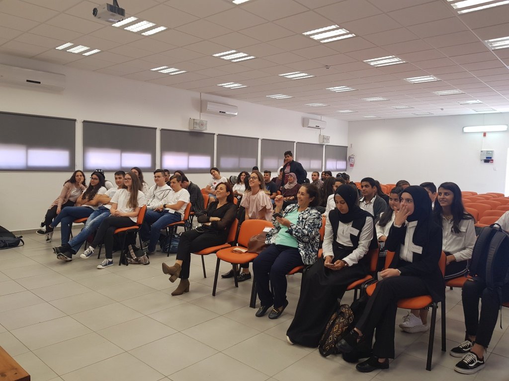 الناصرة: طلاب ثانوي د. خالد سليمان يشاركون في يوم مناظرات هام -3