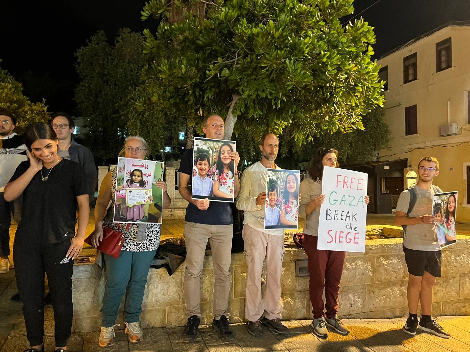 حيفا: وقفة غاضبة ضد العدوان الإسرائيلي على غزة، ومصادرة علم فلسطين-1