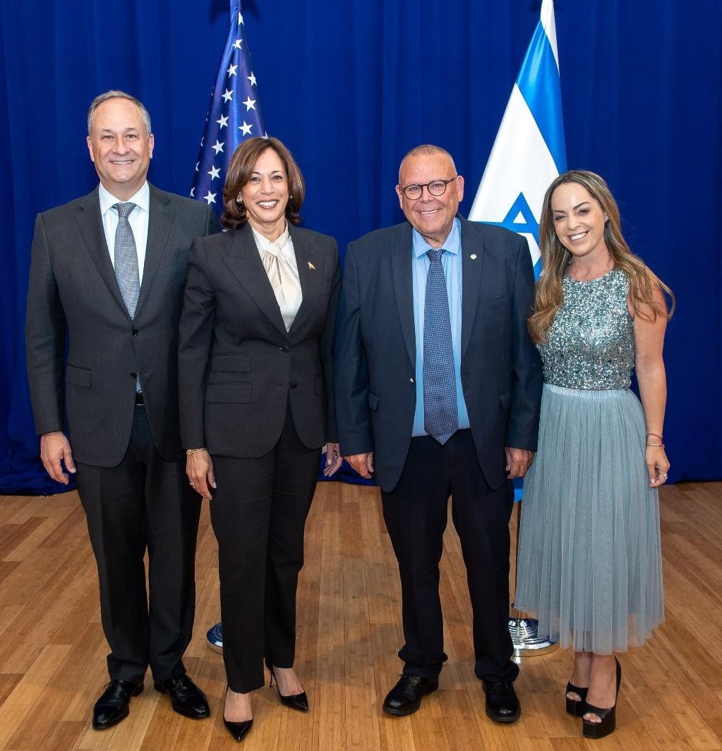 نائب رئيس الولايات المتحدة كاميلا هاريس لبار دافيد:" شكرا على ما تعمله لصالح إسرائيل"-2