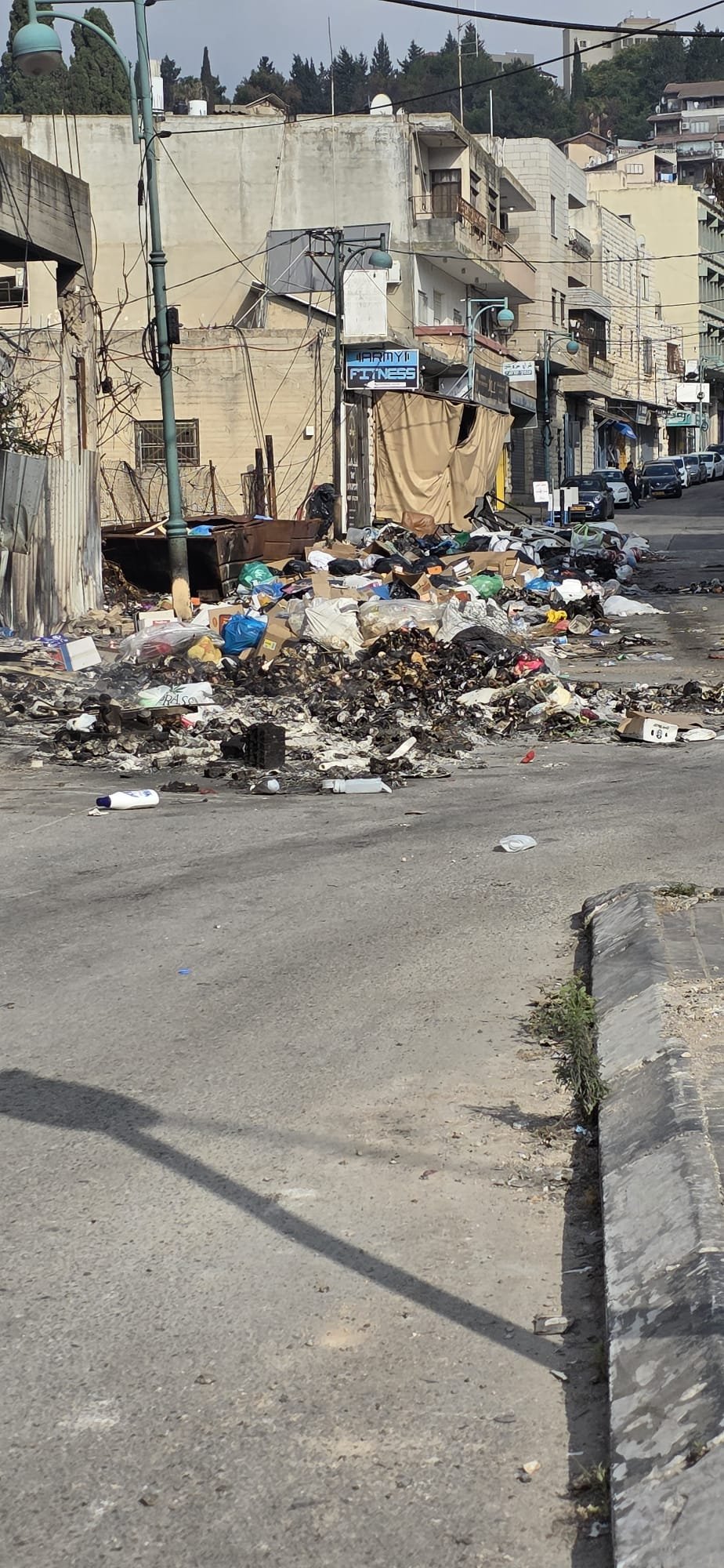 إغلاق طرق في مدينة الناصرة بسبب تراكم النفايات.. والبلدية توضح الأسباب-2