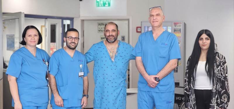 لؤي خوري من المغار نجا من دخول قضيب حديدي في جسده، وعاد ليقف على قدميه-0