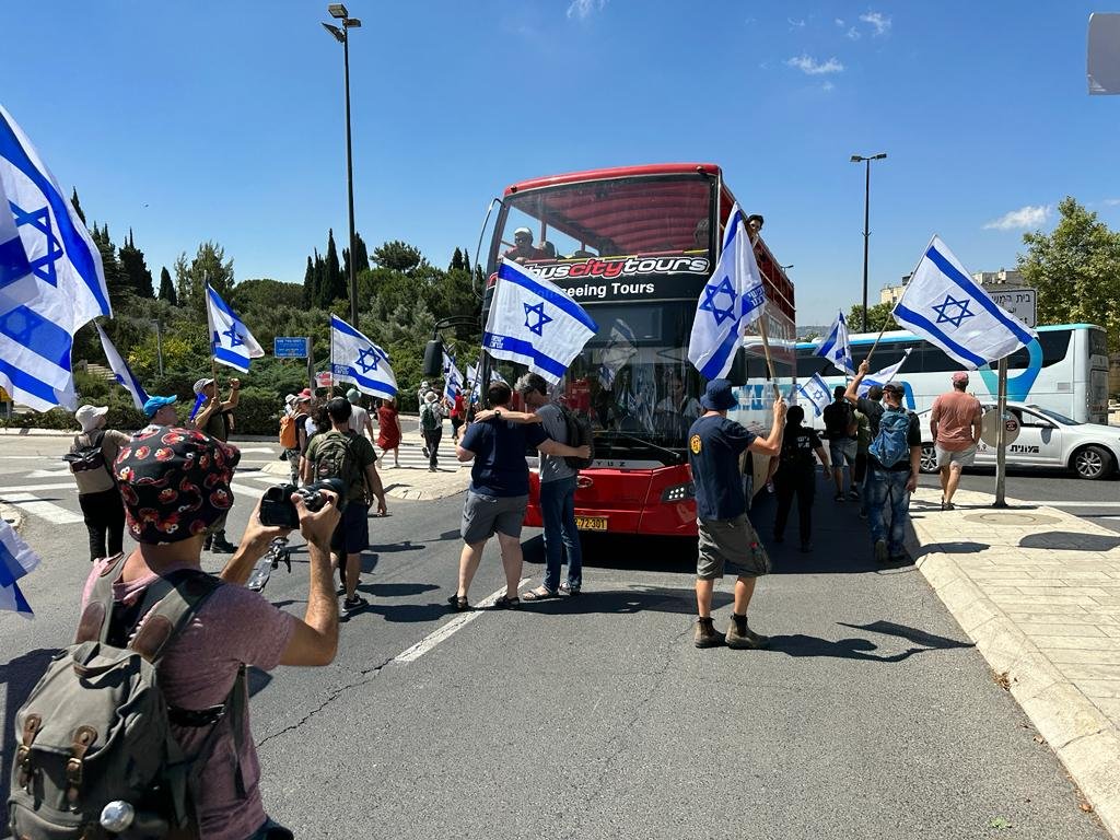 الاحتجاجات تتصاعد في القدس: تفريق المتظاهرين بالقوة-4