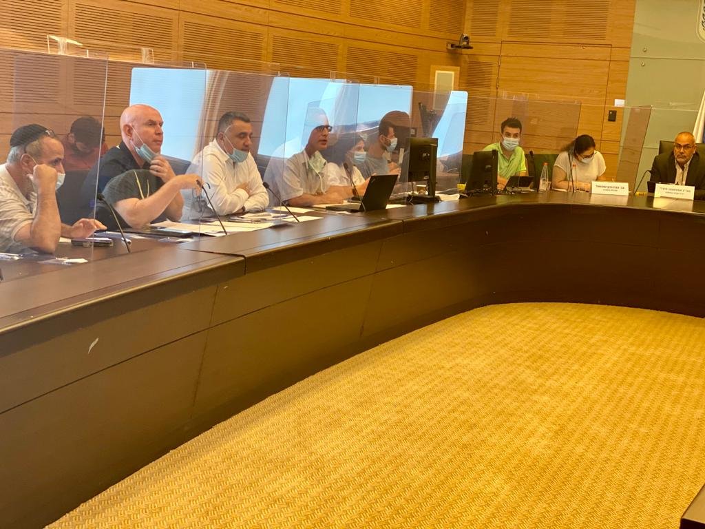 لجنة مكافحة حوادث العمل برئاسة النائب أسامة السعدي تعقد جلستها الأولى حول موضوع السقايل والمعايير الأوروبية-2