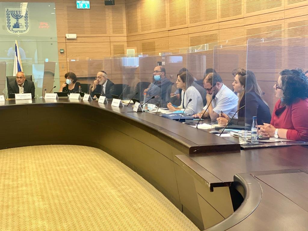 لجنة مكافحة حوادث العمل برئاسة النائب أسامة السعدي تعقد جلستها الأولى حول موضوع السقايل والمعايير الأوروبية-3