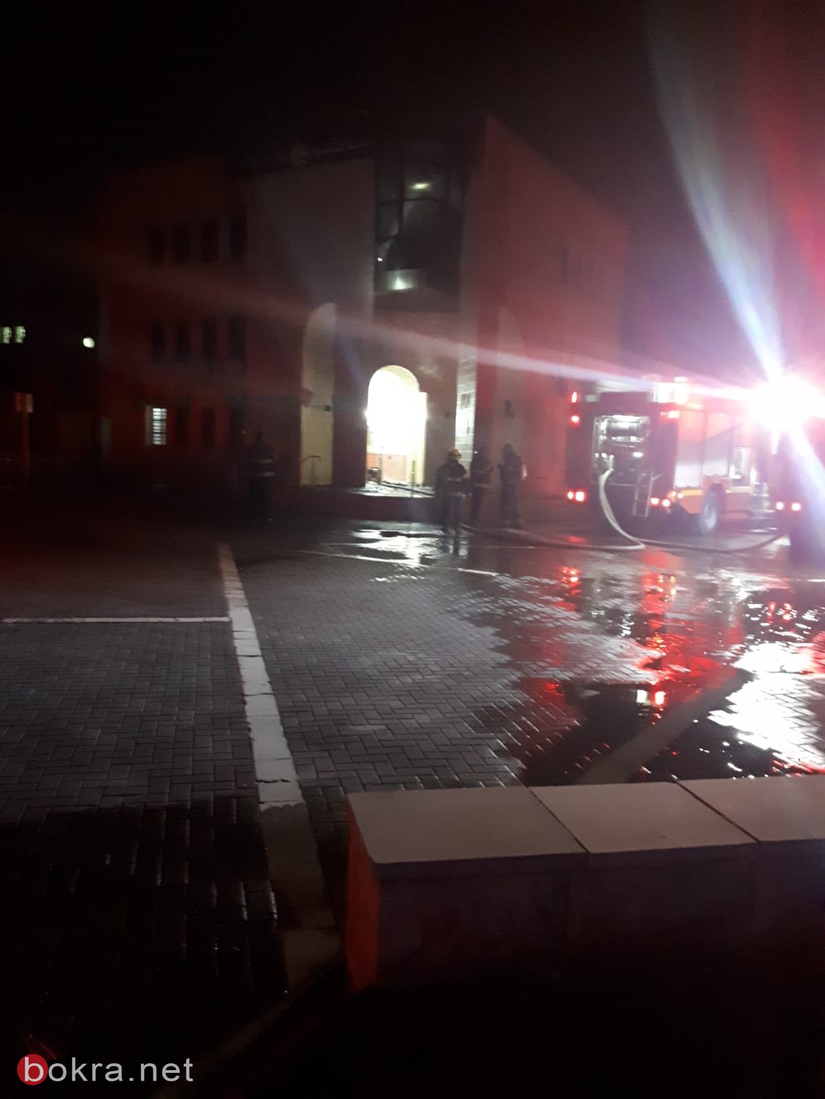 اشتعال النيران في مبنى بلدية قلنسوة-0