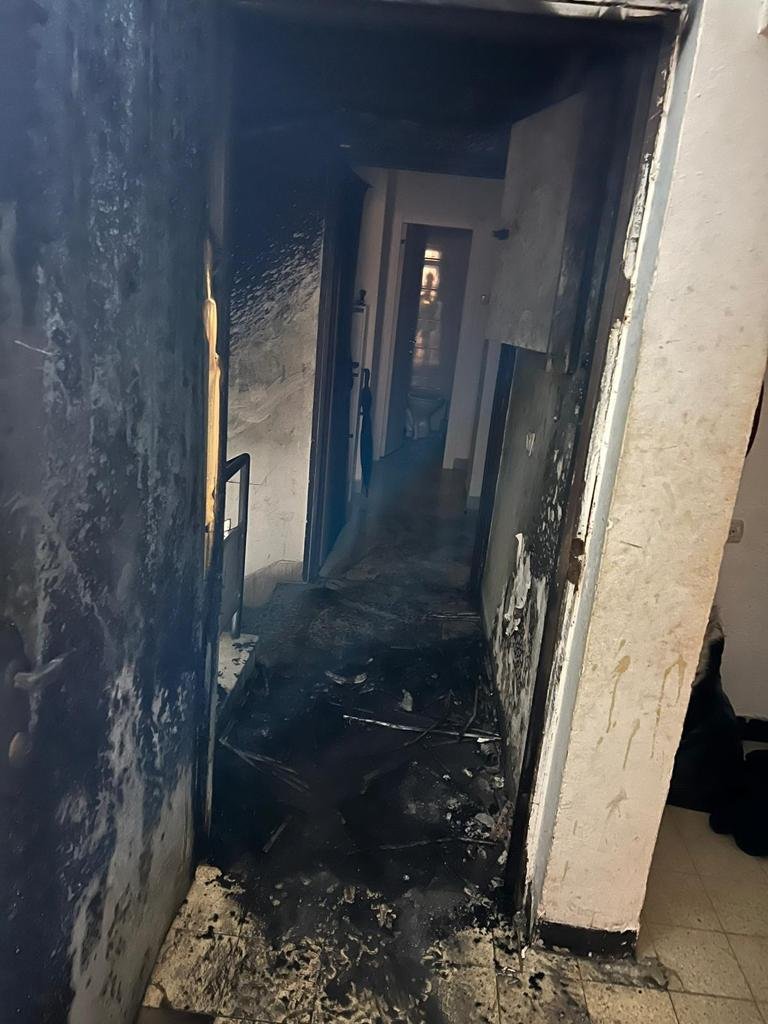 عكا:تخليص عالقين أثر إندلاع حريق في مبنى سكني-6