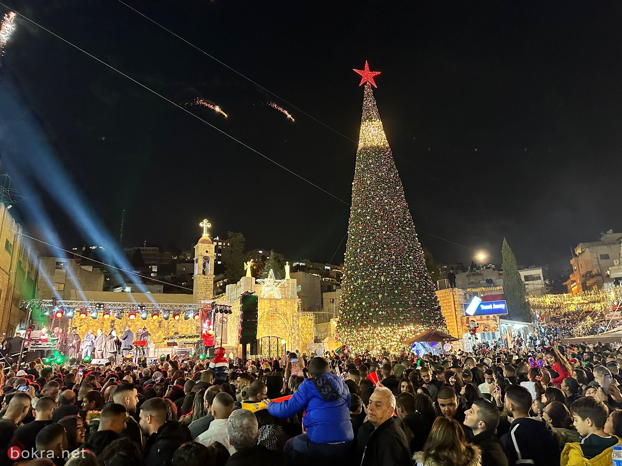 الناصرة: الاف المشاركين في احتفال اضاءة شجرة عيد الميلاد في ساحة العين-1