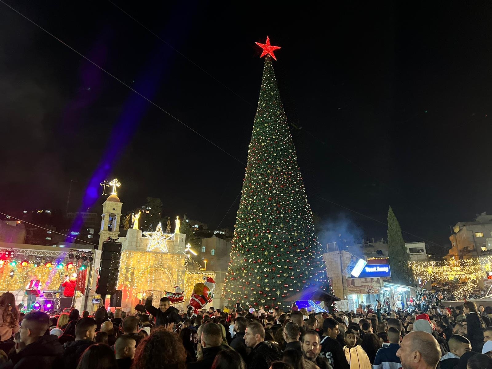 الناصرة: الاف المشاركين في احتفال اضاءة شجرة عيد الميلاد في ساحة العين-10