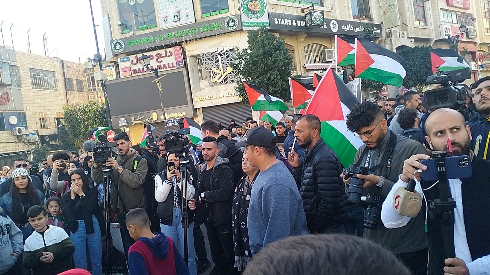 فيديو| مسيرات واضرابات تعم ارجاء الضفة الغربية تضامنًا مع قطاع غزة-4