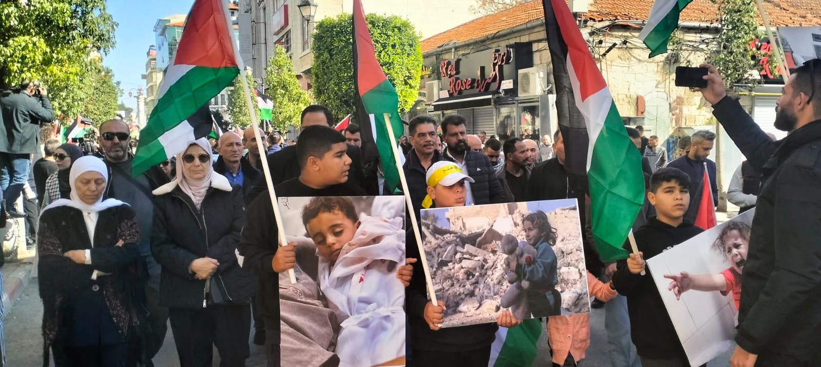 فيديو| مسيرات واضرابات تعم ارجاء الضفة الغربية تضامنًا مع قطاع غزة-14