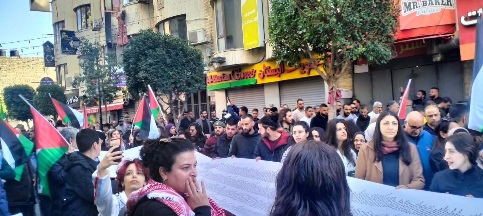 فيديو| مسيرات واضرابات تعم ارجاء الضفة الغربية تضامنًا مع قطاع غزة-16