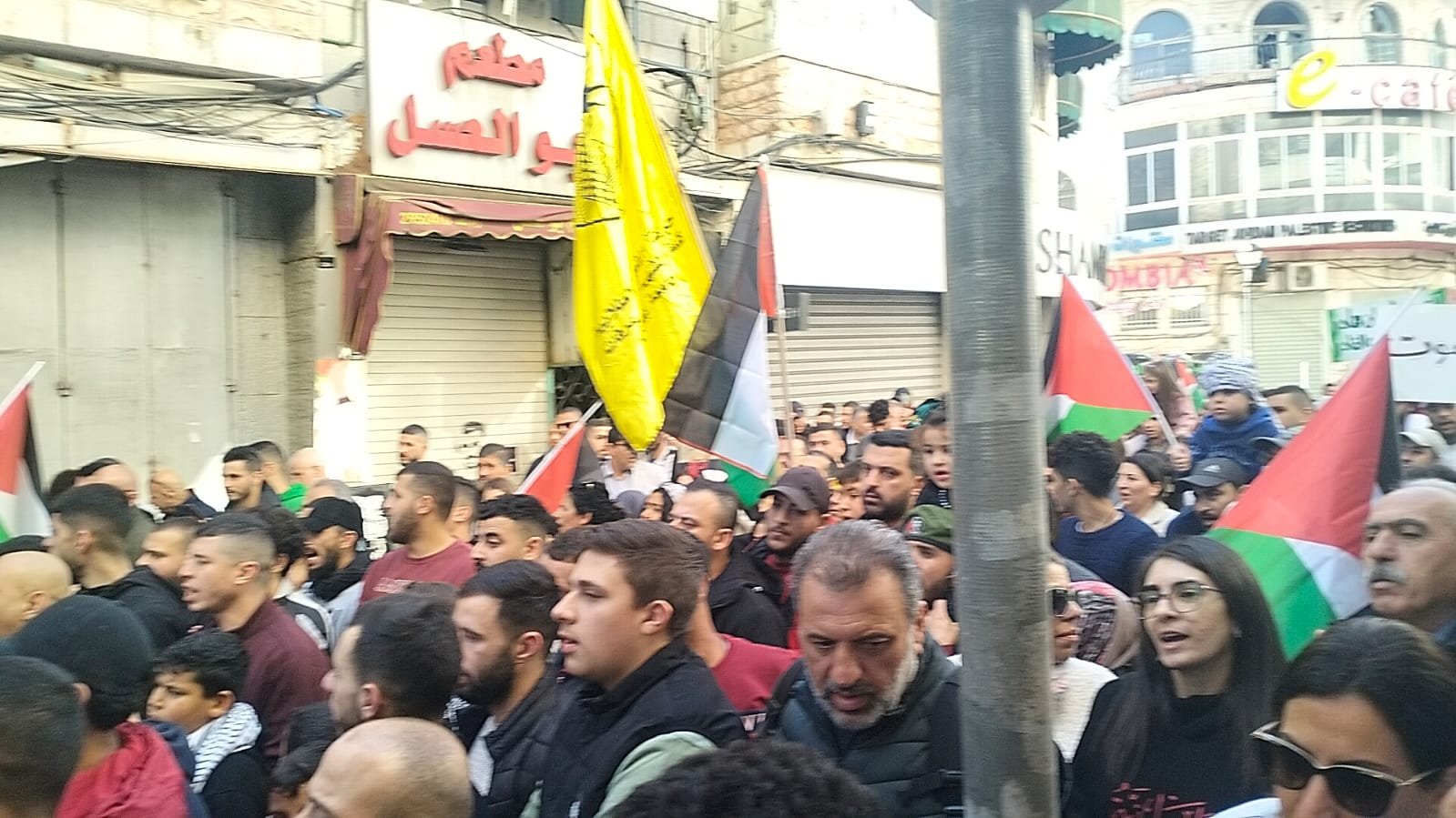 فيديو| مسيرات واضرابات تعم ارجاء الضفة الغربية تضامنًا مع قطاع غزة-17