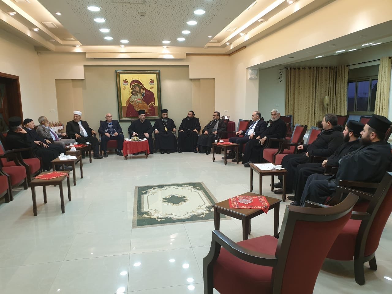 وفد رئاسي فلسطيني يهنىء القيادات المسيحية بالأعياد-1