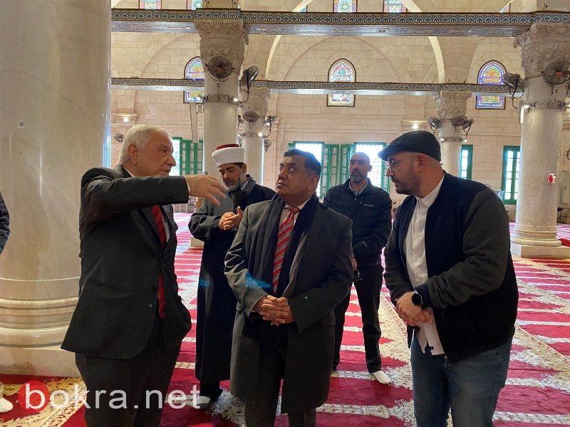مدير أوقاف القدس يستقبل وزير بريطاني في المسجد الأقصى-0