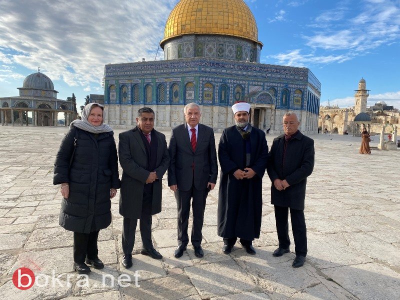 مدير أوقاف القدس يستقبل وزير بريطاني في المسجد الأقصى-3