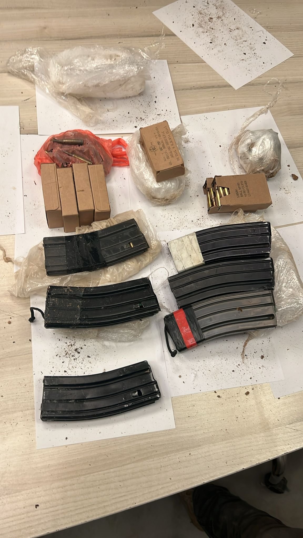 الشرطة تضبط أسلحة ووسائل قتالية خلال حملة ميدانية في المجتمع العربي بالنقب-1