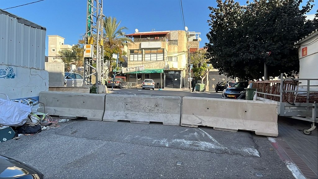 المحامية عبير جبران لـ "بكرا": الشرطة تفرض عقابًا جماعيًا في جسر الزرقاء بحواجز بلا صلاحية قانونية-0