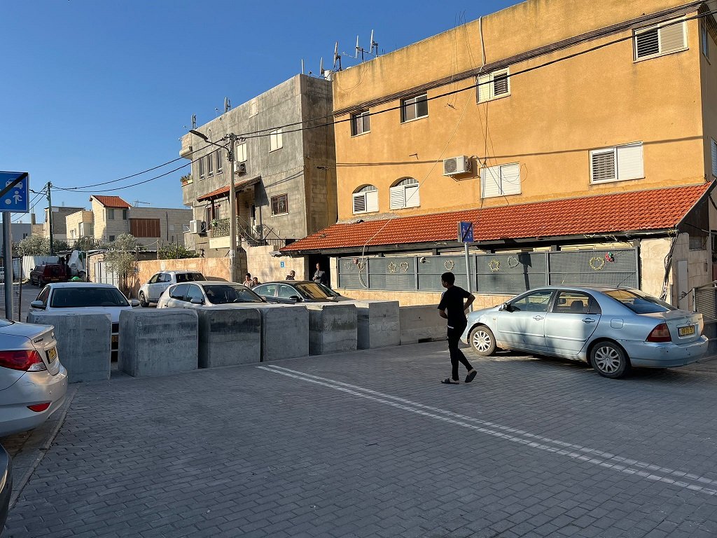 المحامية عبير جبران لـ "بكرا": الشرطة تفرض عقابًا جماعيًا في جسر الزرقاء بحواجز بلا صلاحية قانونية-1